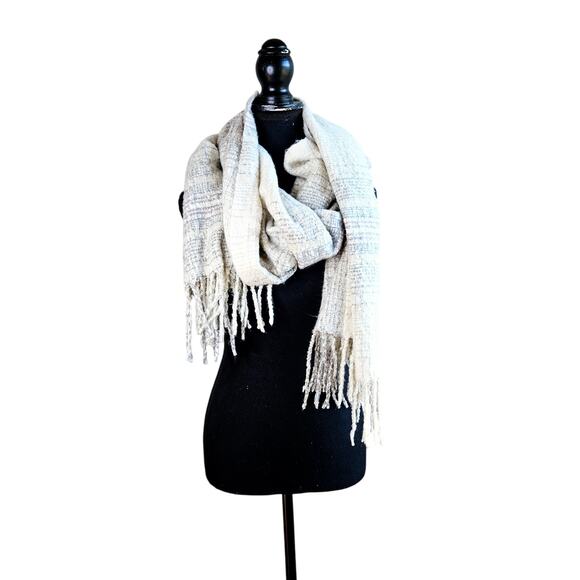 Abercrombie & Fitch Super Soft Comfortable Cozy Warm Knitted Scarf Fringe Cream - Picture 1 of 4
